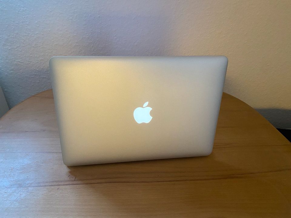 Apple MacBook Air 13,3 Zoll (2015) | 8 GB RAM | 128 GB SSD in Marburg