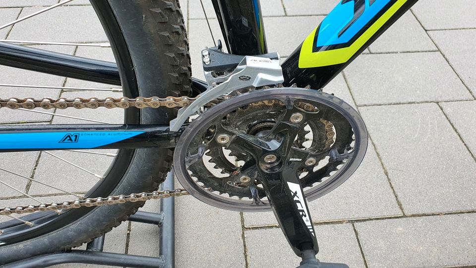 Upcycling-now-bikes: Specialized Hardrock 29 Zoll Top Zustand in Dinslaken