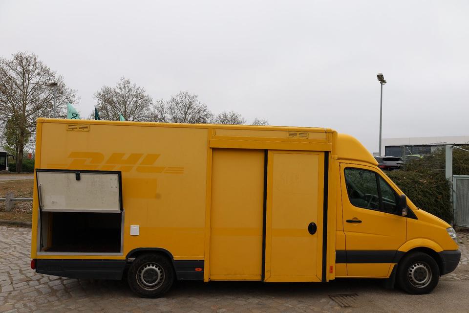 Mercedes-Benz Wohnmobil mit Aufstellklappe links und rechts in Magdeburg