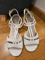 Tamaris elegante weisse Sandalen Schuhe 40 mit Absatz München - Moosach Vorschau