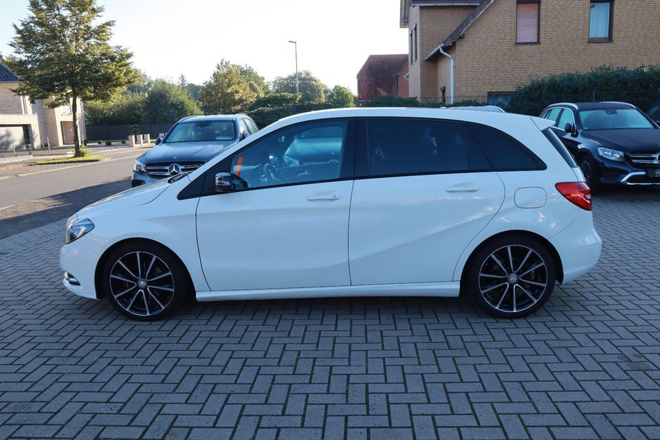 Mercedes-Benz B 180 CDI Sportpaket+Bi-Xenon+Navi+Bremse neu in Siedenburg