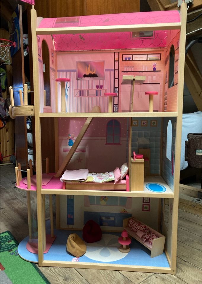Puppenhaus groß, ideal für Barbie in Kurtscheid
