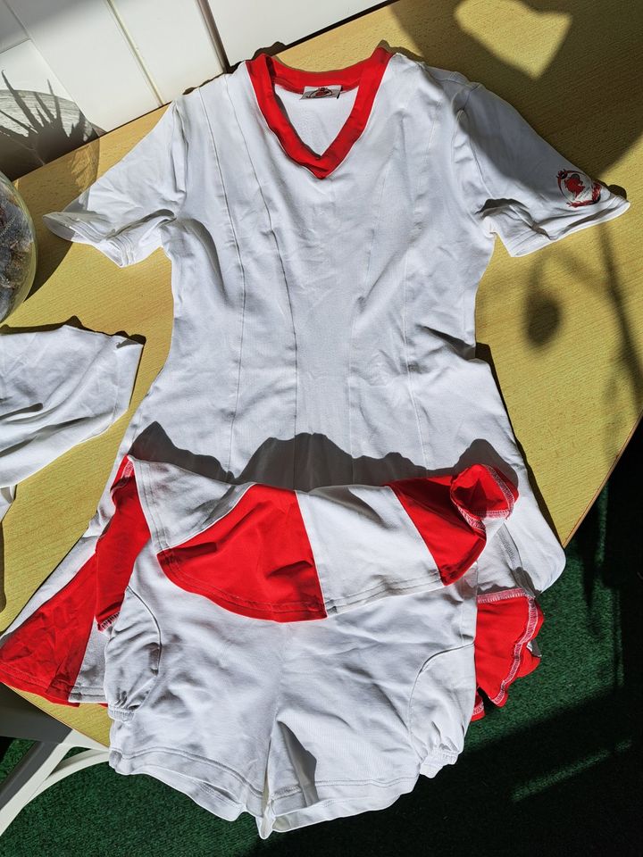 Tenniskleid Rot-Weiß, mit Hose in Berlin
