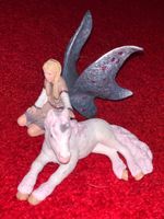 Schleich Bayala - 70424 Elfe Lindariel mit Einhorn Fohlen liegend Schleswig-Holstein - Henstedt-Ulzburg Vorschau