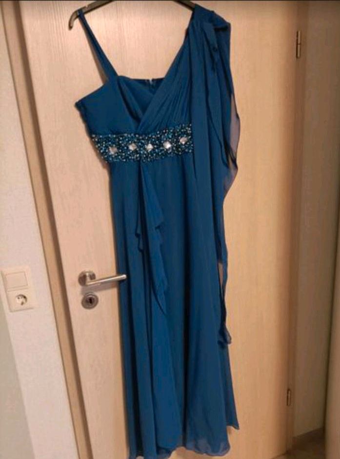 Abendkleid in Pewsum