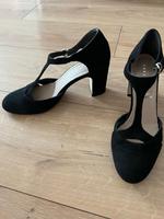 Varese Absatzschuhe Gr.37 Wildleder 1x getragen Neuwertig Köln - Bickendorf Vorschau