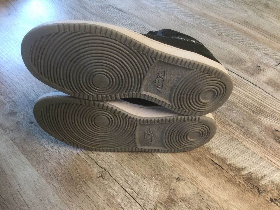 Nike Sportschuh Größe 38 in Sondershausen