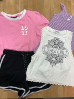 Oberteile Gr XS, Tops, kurze Hose Kleidungs Set Nordrhein-Westfalen - Troisdorf Vorschau