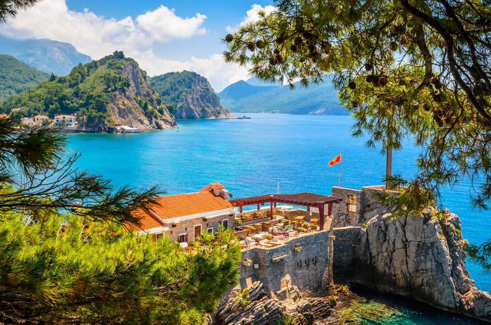Entdecken Sie Ihren Neuanfang an der Adriaküste: Auswandern, Investieren, Ferienhaus - Wir sind Ihre Experten für Montenegro Immobilien! in Reichshof