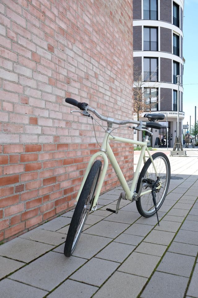 Extravagant urban bike (Kardan, Fluorescence) from Biomega in Heidelberg