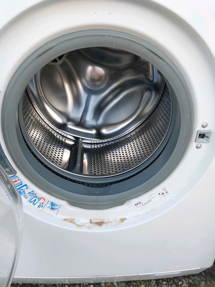 Eine Waschmaschine von AEG in Garching an der Alz