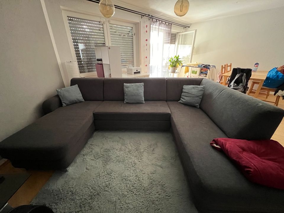 Super gemütliches Sofa mit Ausziehfunktion und Stauraum in Weil im Schönbuch