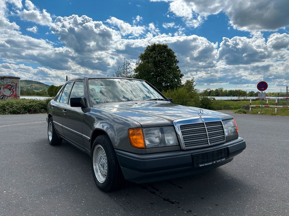 Mercedes-Benz mercedes 230E W124 in Langenselbold