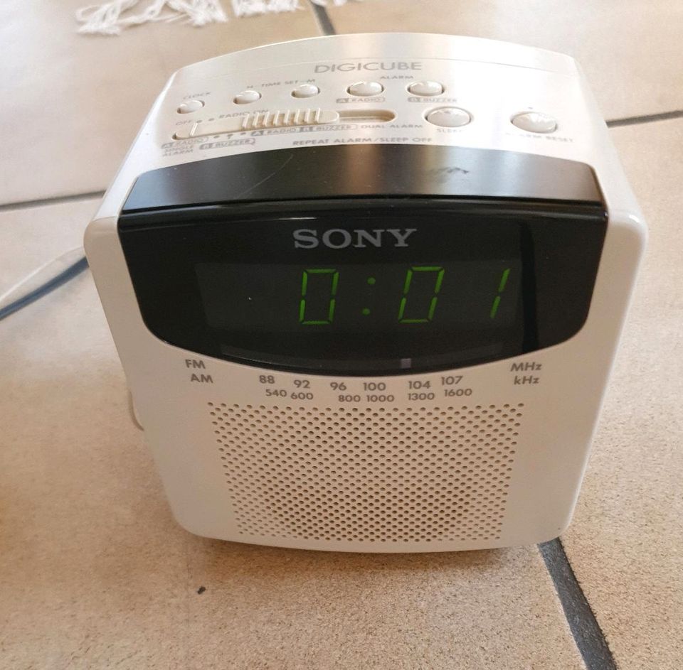Digicube Sony ICF-C102 Radio Wecker vintage in Hürth
