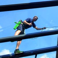 Fensterputzer hat noch freie Termine - Für Glas- Fensterreinigung Baden-Württemberg - Freiburg im Breisgau Vorschau