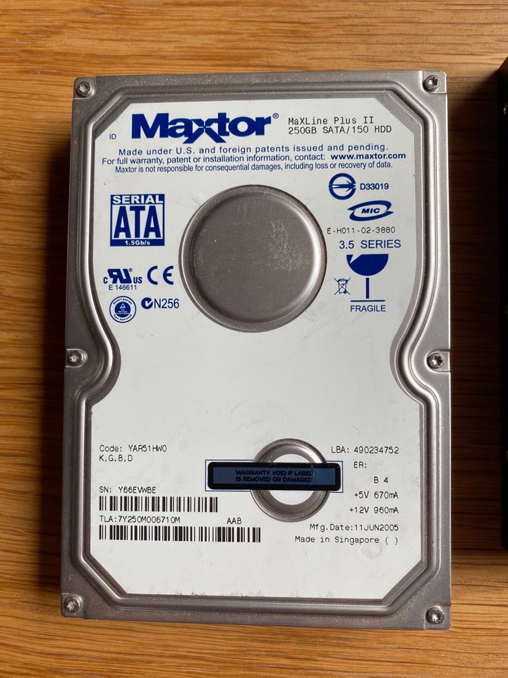 2x250 GB Festplatte (HDD) 3,5" SATA Maxtor MaXLine Plus II 7Y250M in Haimhausen