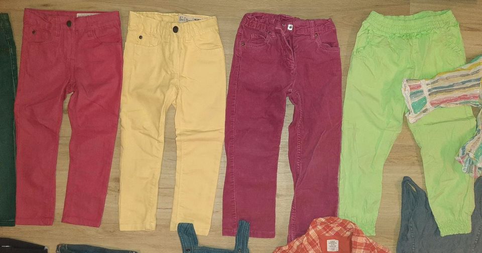 Mädchen Sommer Frühling Hosen, Kleider, T-Shirts, Jacken, 104 in Kritzmow