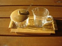 Omas altes Milch Zucker Set mit Holz-Tablett 50er 60er Jahre ? Thüringen - Bad Berka Vorschau
