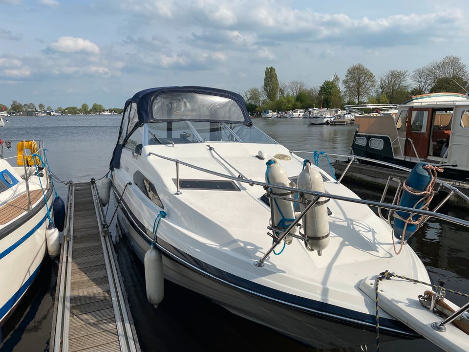 Bayliner Kajüt-/ Sportboot mit neuem Motor in Weyhe