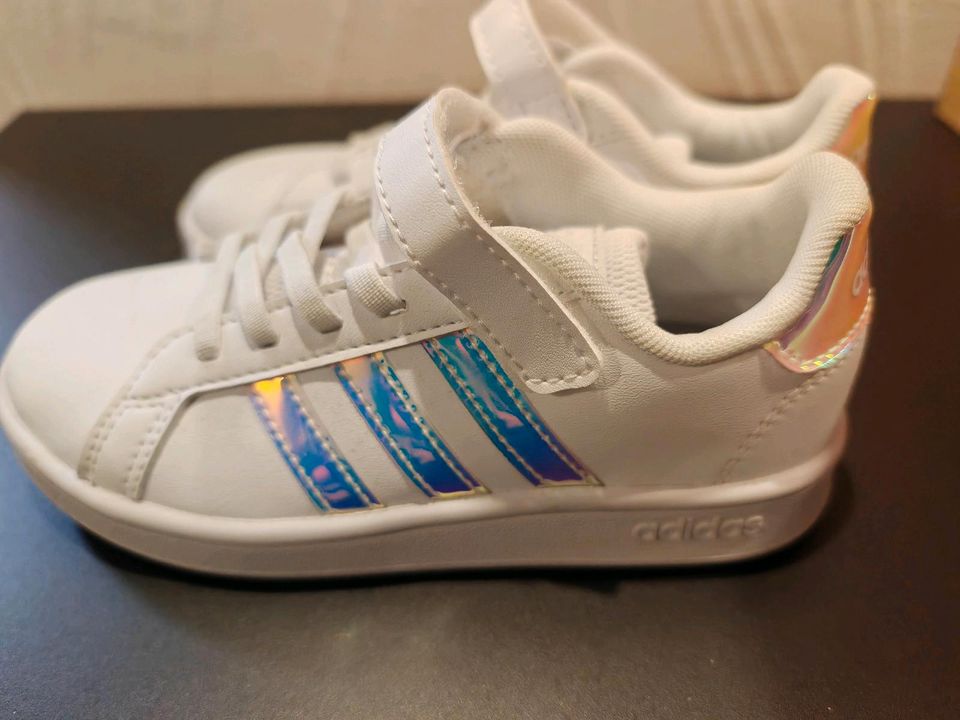 ADIDAS Kinderschuhe 29 Wie neu in Wiesbaden