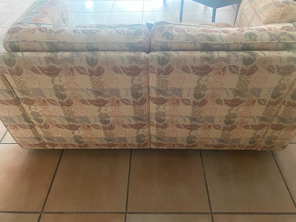 Zwei Sitzer  Sofa zu verschenken in Lampertheim