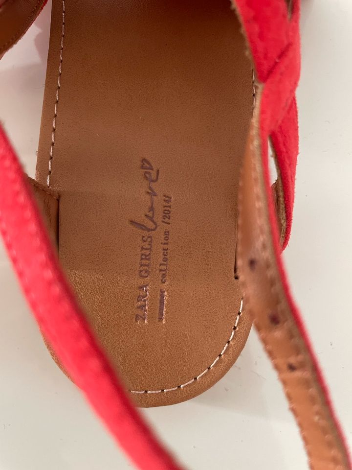 NEU Zara Sandalen Sandaletten Zehentrenner Gr. 37 Rot in Leinfelden-Echterdingen