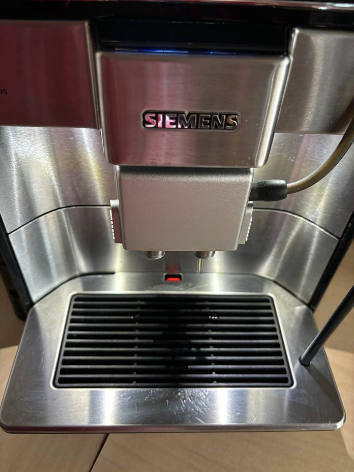 Siemens Kaffeevollautomat EQ.6 plus s700 in Leonberg