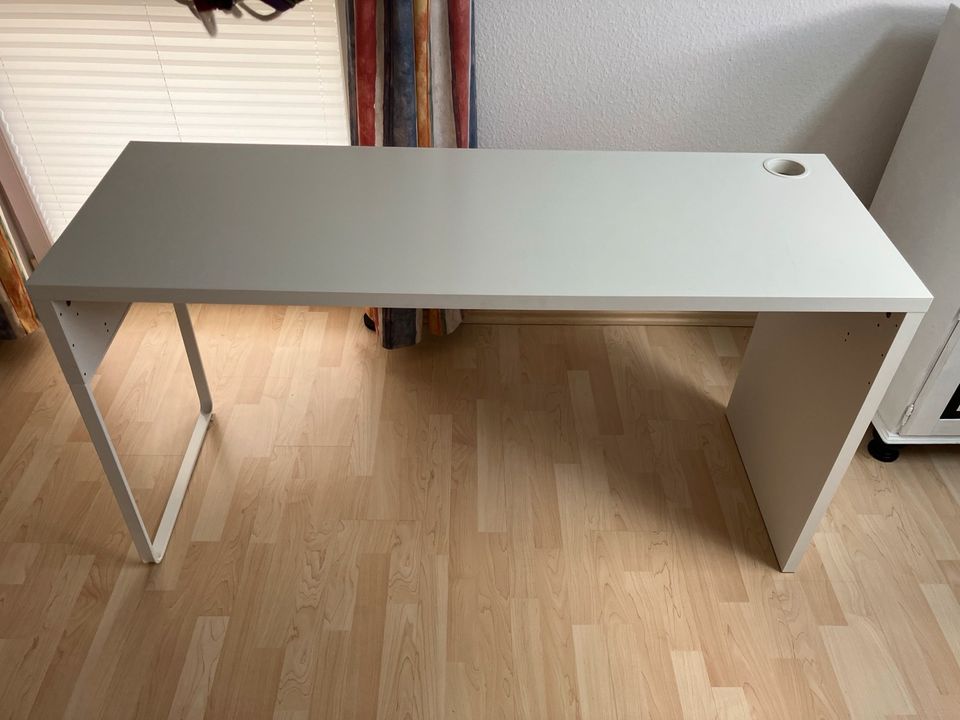 Ikea Micke einfacher Schreibtisch  142x50 cm in Düsseldorf