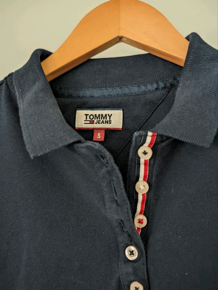 Poloshirt Tommy Jeans Größe S in Düsseldorf