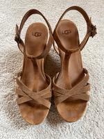 UGG Sandalen Keilabsatz Plateau Gr. 41 Leder Nordrhein-Westfalen - Rahden Vorschau