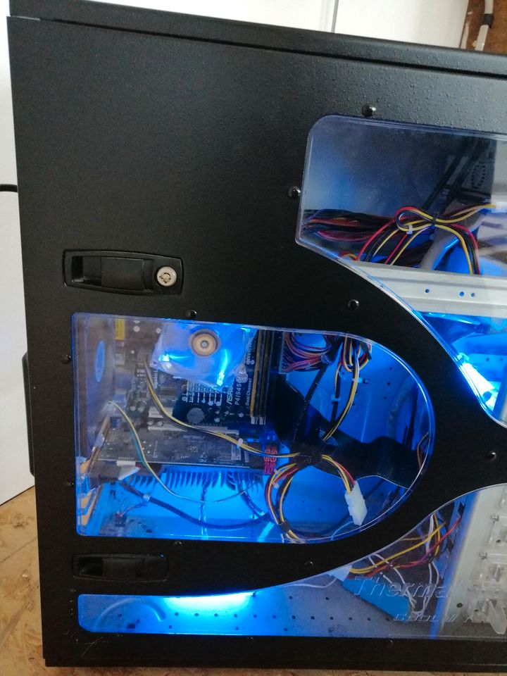 Computer PC ATX Amour Thermaltake mit LED Beleuchtung in Marburg