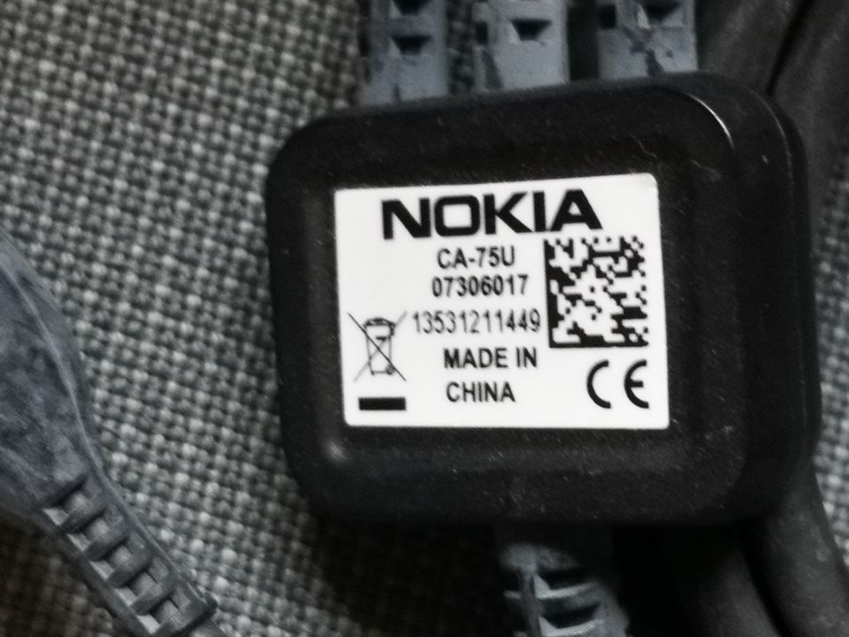 Nokia CA-75U Klinkenbuchse 3,5 mm auf Video Out Kabel 3 Cinch-Buc in Berlin