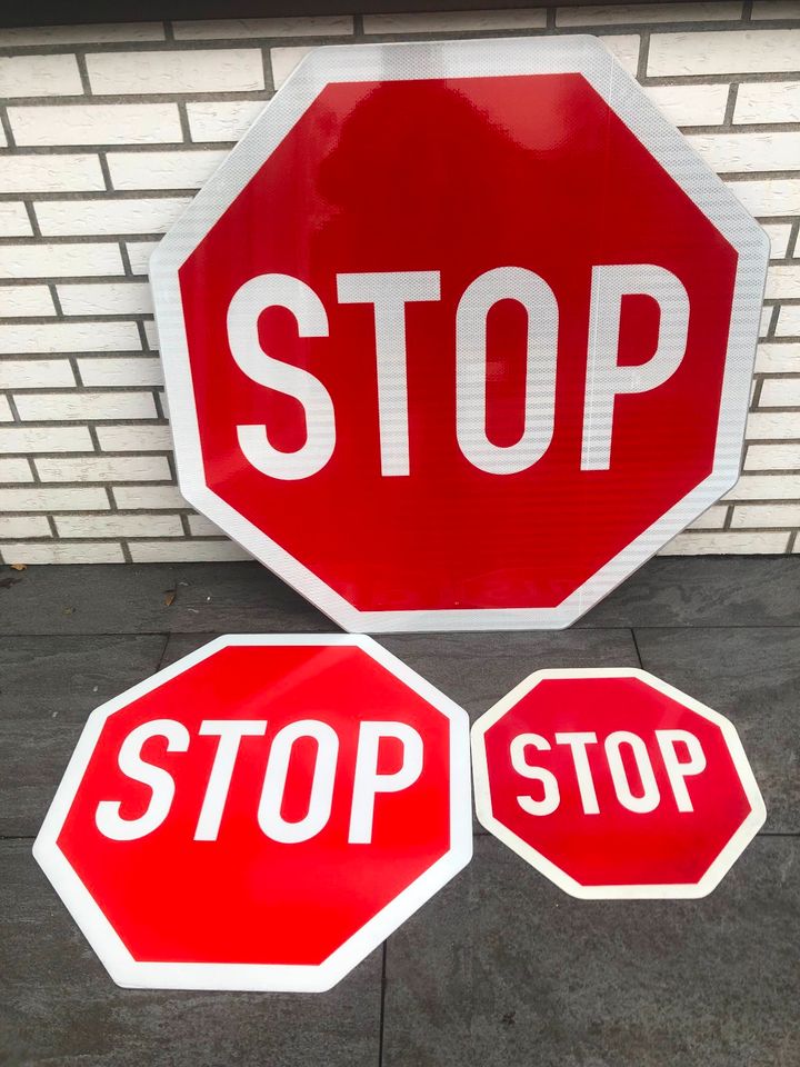 Verkehrszeichen,Verkehrsschild,Stop Schild,Straßenschild,VZ206