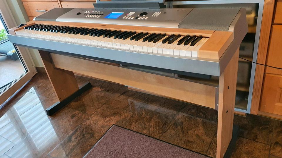 Yamaha DGX 630 Portable Grand e-Piano, Klavier, Keyboard in Kleinwallstadt