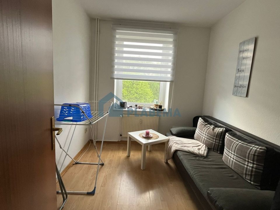 3- Zimmer- Wohnung mit Einbauküche und freien Parkflächen in der Umgebung in Schwerin