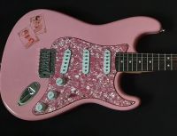 FENDER SQUIER PINK CHAMPAGNE STRATOCASTER MIT DECAL Niedersachsen - Laatzen Vorschau