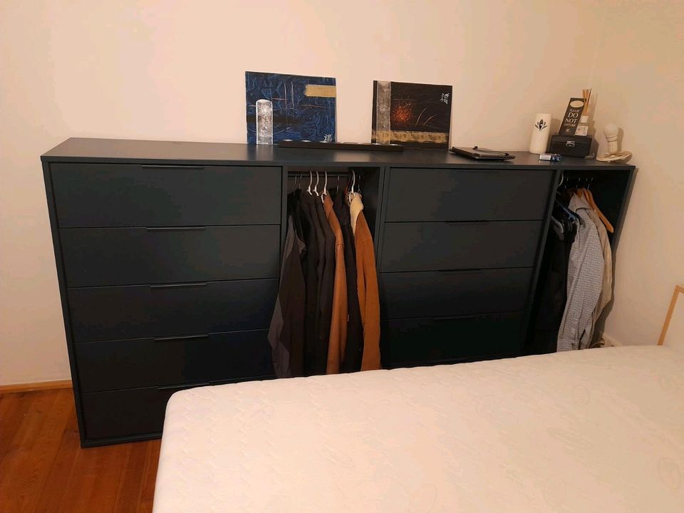 2 Schlafzimmer Kommoden Blau-Schwarz in Nürnberg (Mittelfr)