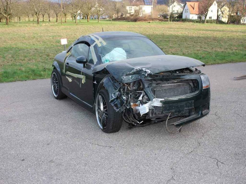 Audi TT 8N Coupe 3.2 V6 DSG Unfall Schlachtfest Teile Teileträger in Offenburg