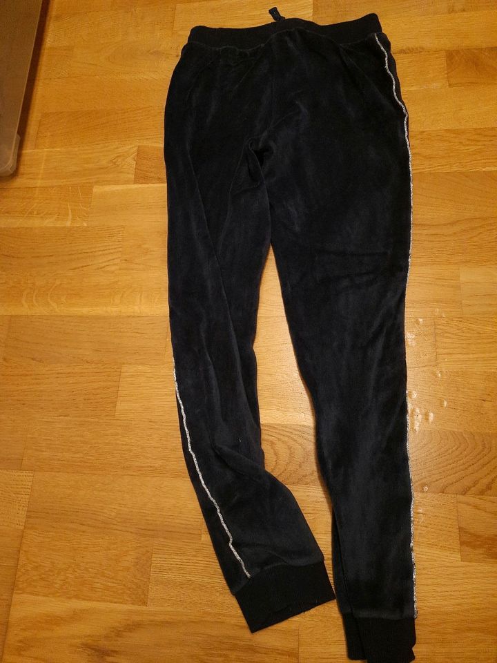 Benetton Jogginganzug Gr.134/140 in Hannover