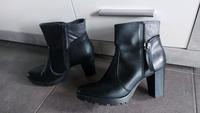 Stiefelette in schwarz Neuwertig Gr. 38 Zara Catwalk Niedersachsen - Dinklage Vorschau