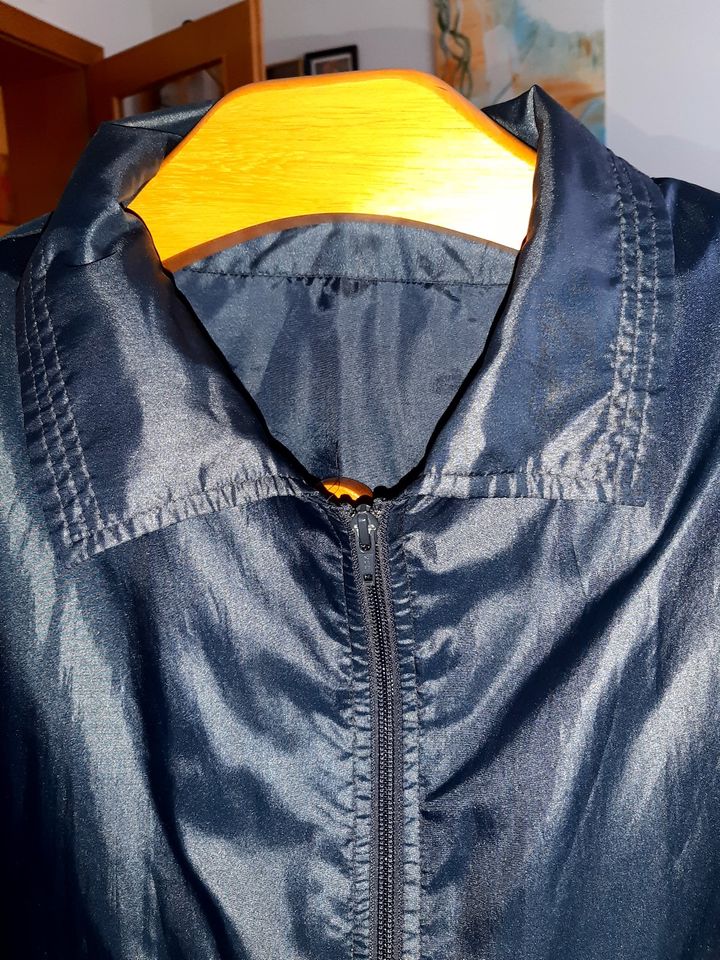 Sommerjacke, Größe 56, dunkelblau, glänzend, gepflegt in Gehrden