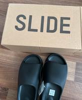 Yeezy slide neu Größe 42 von Adidas Farbe schwarz black Niedersachsen - Delmenhorst Vorschau