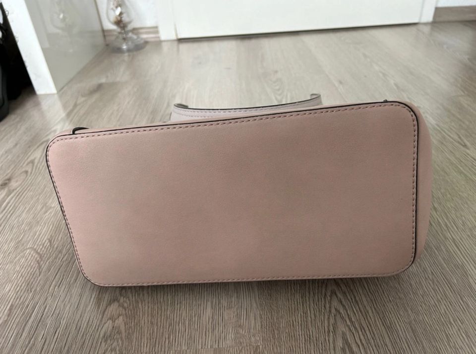 Handtasche Guess rosa in Mülheim (Ruhr)