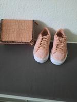 Puma Sneaker in Gr 36 plus Handtasche Nordrhein-Westfalen - Kamen Vorschau