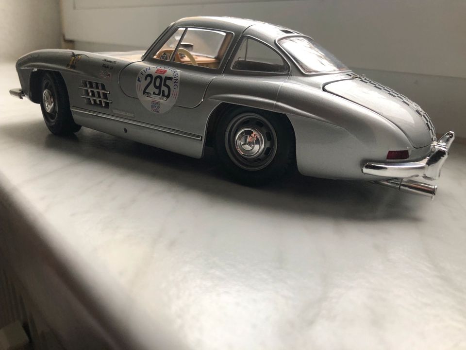 mercedes benz 300sl 1:18 burago in Leipzig