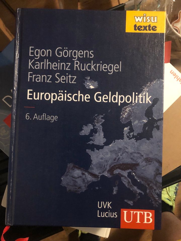 Verkaufe zwei Bücher mit dem Thema Europäische Geldpolitik in Koblenz