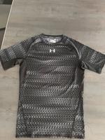 2 Under Armour T-Shirts – Schwarz & Beige – Größe L Rheinland-Pfalz - Brachbach Vorschau