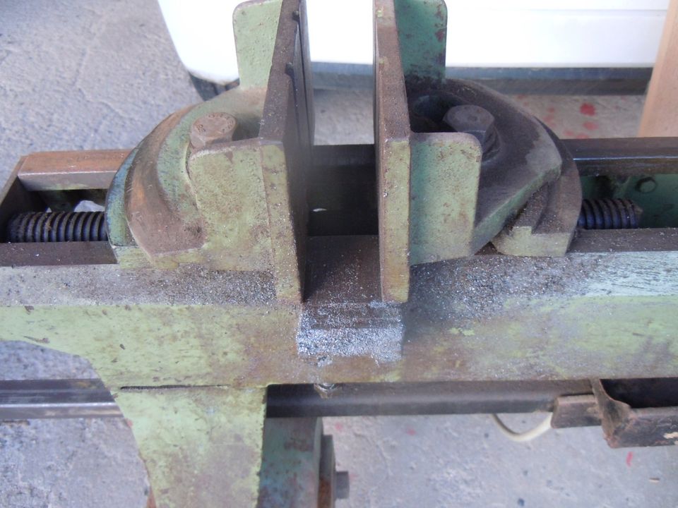 Maschinensäge elektrische Bügelsäge Metallsäge Eisensäge in Schlitz