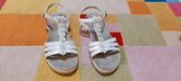 Sandalen mit leichter Silberfarbe mit Perlen,  Gr.39, gebraucht. Bayern - Erlangen Vorschau
