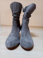 Esprit Stiefel Pfennigabsatz 39 Grau Veloursleder Niedersachsen - Munster Vorschau